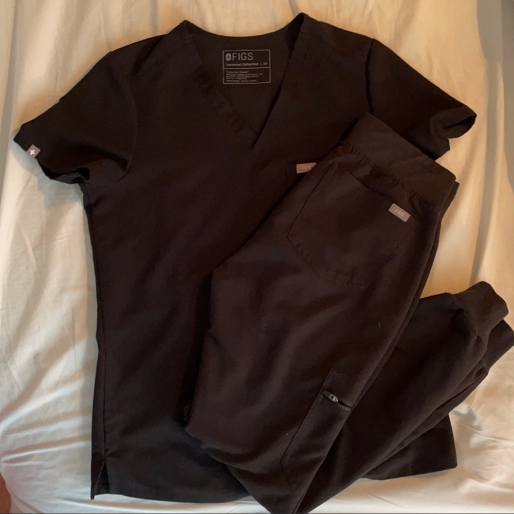 Women’s Black Figs Scrub Set